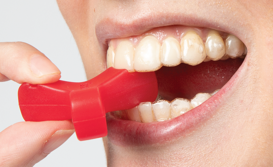 Front, close-up view of Red Munchie® Maxx engaged with incisor